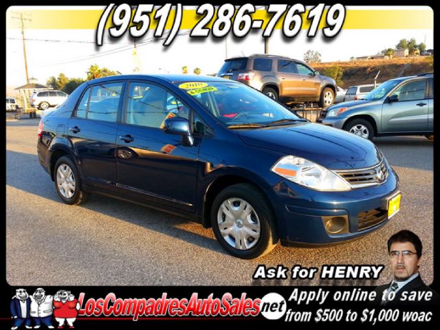 2010 Nissan Versa Crew Cab Standard Box 2-wheel Drive SLE