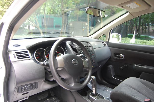 2010 Nissan Versa Carrera C4S