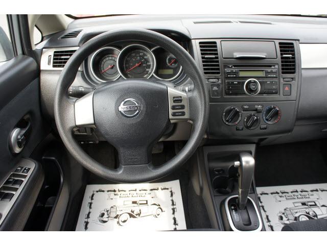 2010 Nissan Versa E43