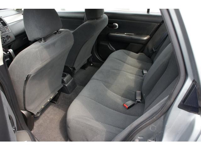 2010 Nissan Versa E43