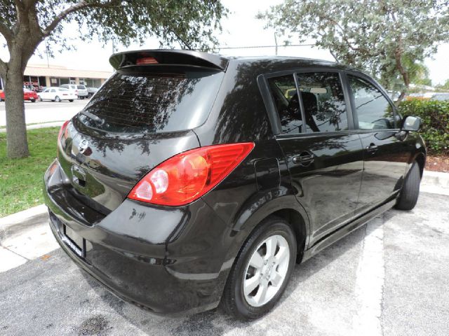 2010 Nissan Versa Carrera C4S