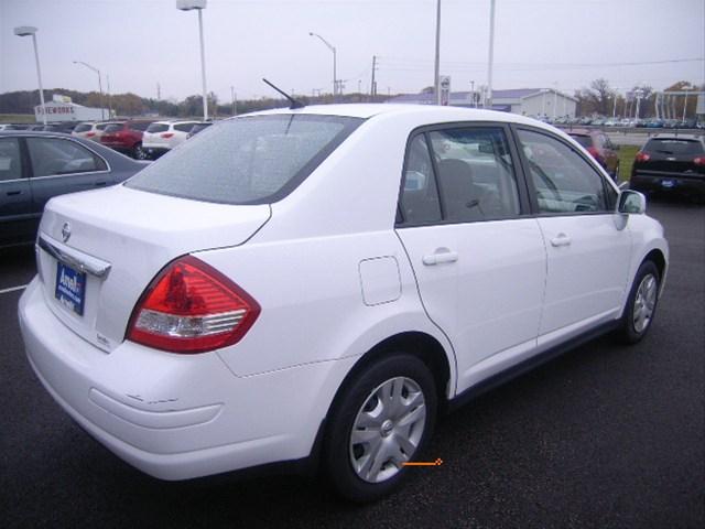 2010 Nissan Versa Unknown