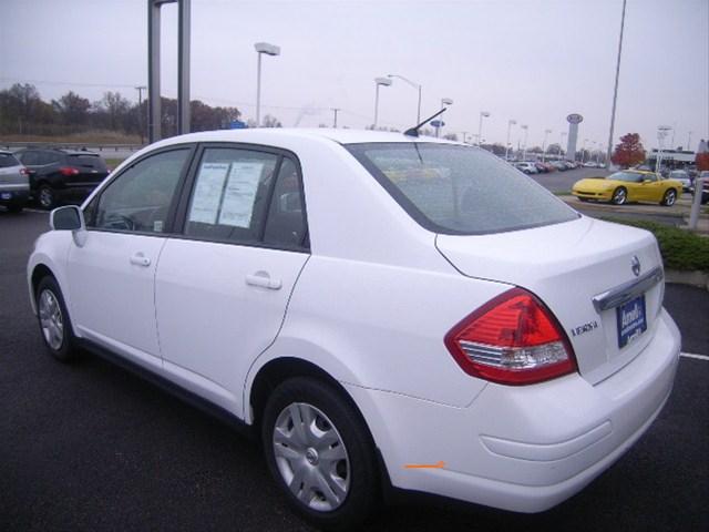 2010 Nissan Versa Unknown