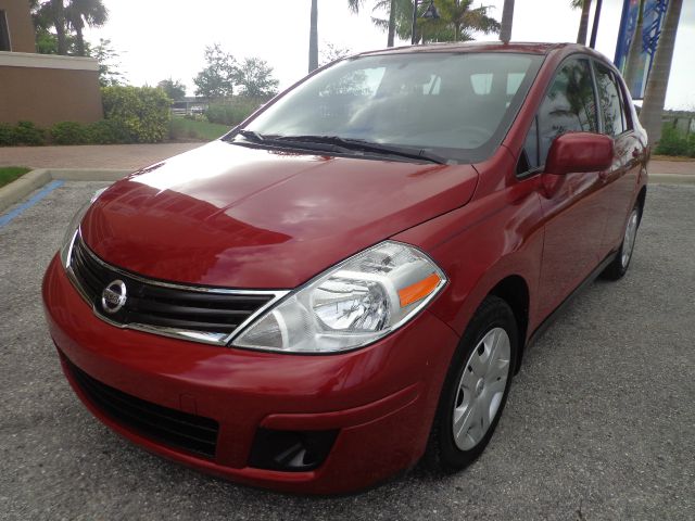 2010 Nissan Versa Crew Cab Standard Box 2-wheel Drive SLE