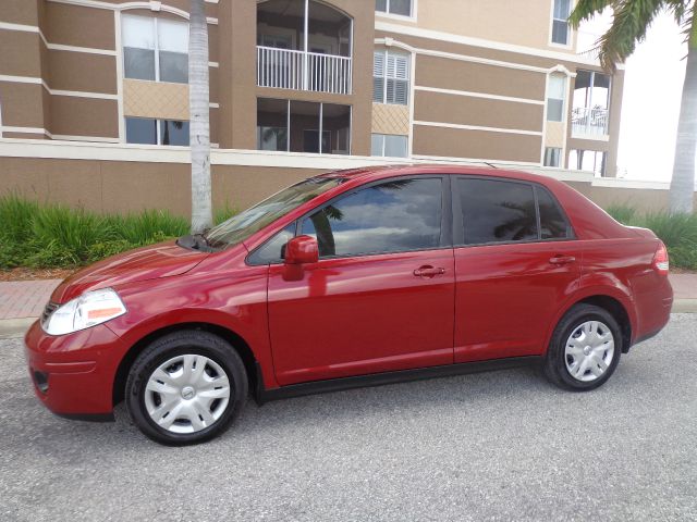 2010 Nissan Versa Crew Cab Standard Box 2-wheel Drive SLE