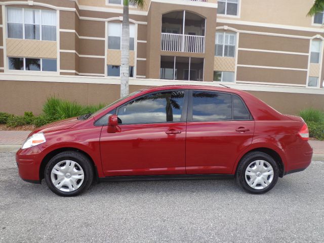 2010 Nissan Versa Crew Cab Standard Box 2-wheel Drive SLE