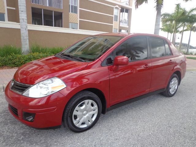 2010 Nissan Versa Crew Cab Standard Box 2-wheel Drive SLE