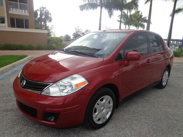 2010 Nissan Versa Crew Cab Standard Box 2-wheel Drive SLE