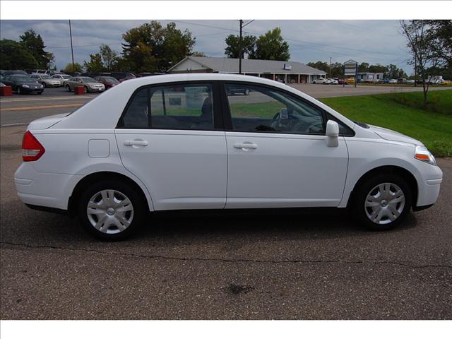 2010 Nissan Versa E43