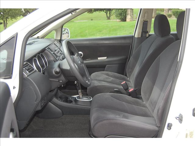 2010 Nissan Versa E43