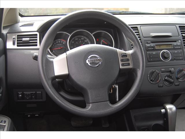 2010 Nissan Versa E43