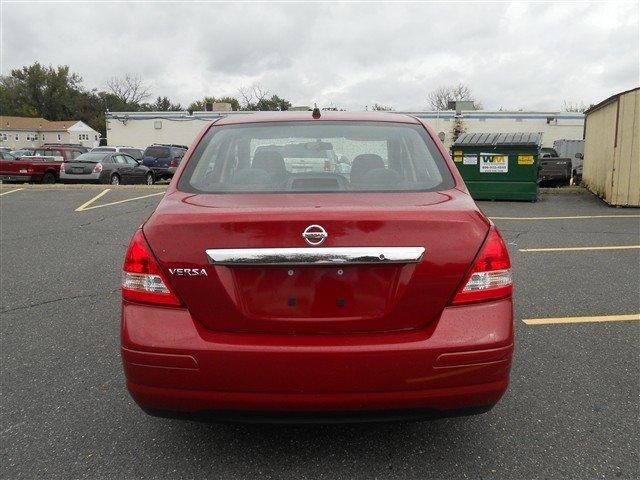 2010 Nissan Versa XR