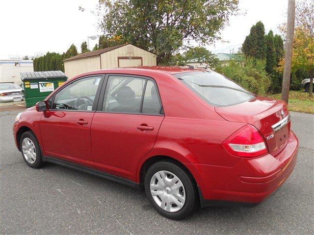 2010 Nissan Versa XR