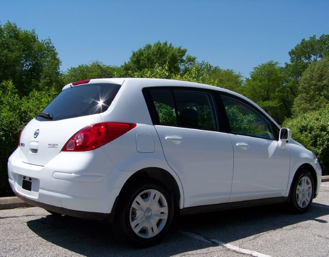 2010 Nissan Versa Carrera C4S