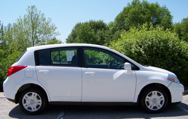 2010 Nissan Versa Carrera C4S