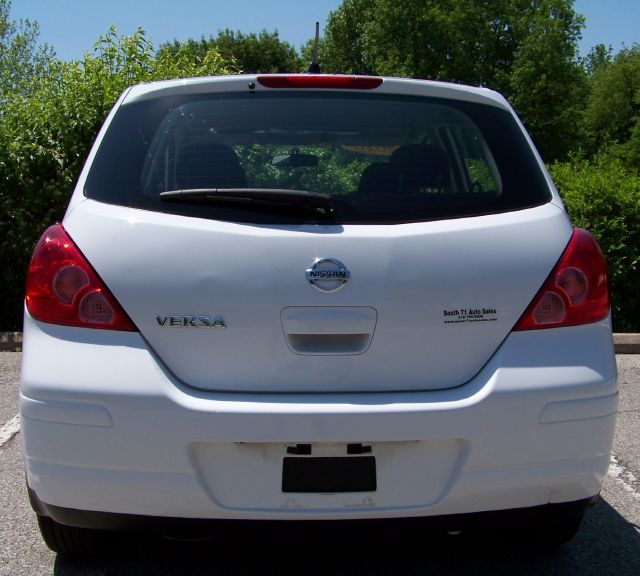 2010 Nissan Versa Carrera C4S