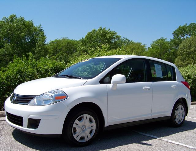 2010 Nissan Versa Carrera C4S