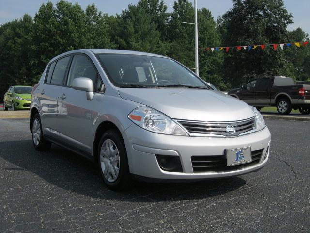 2010 Nissan Versa E43