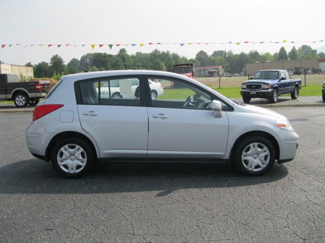 2010 Nissan Versa E43