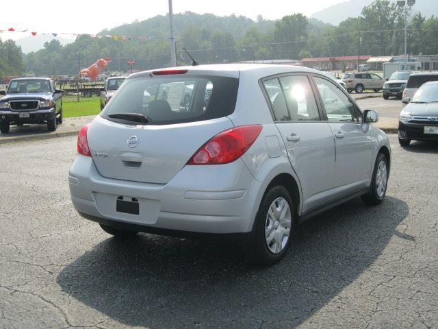 2010 Nissan Versa E43