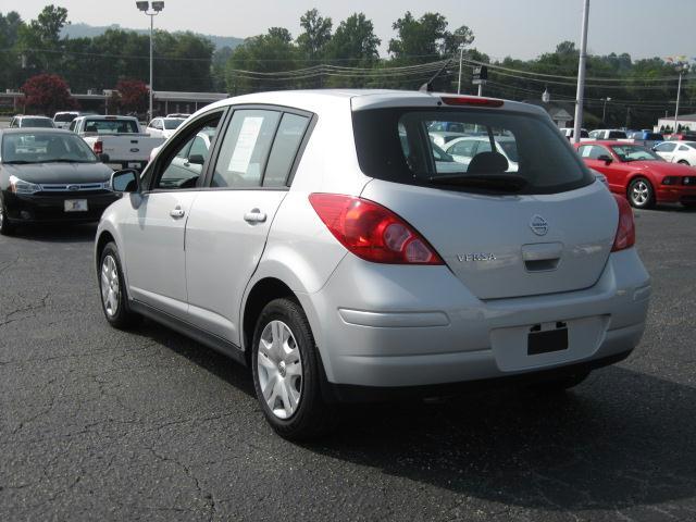 2010 Nissan Versa E43