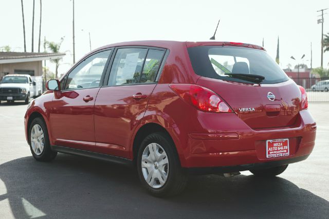 2011 Nissan Versa Carrera C4S