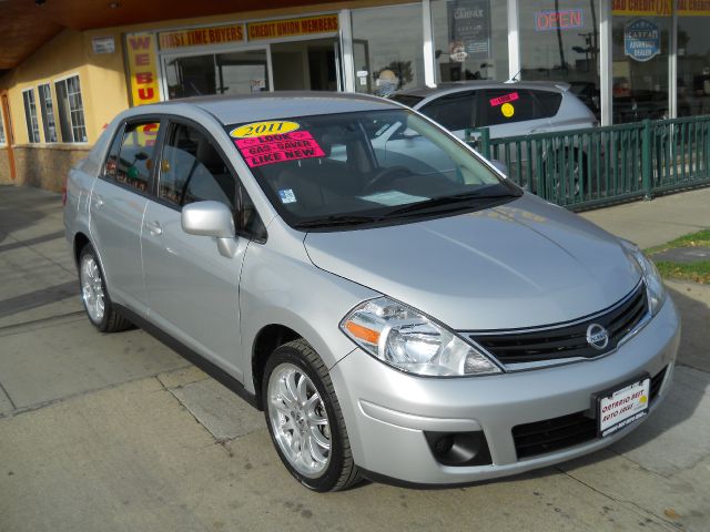 2011 Nissan Versa Crew Cab Standard Box 2-wheel Drive SLE