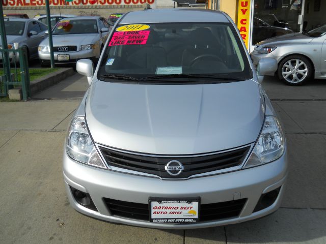 2011 Nissan Versa Crew Cab Standard Box 2-wheel Drive SLE