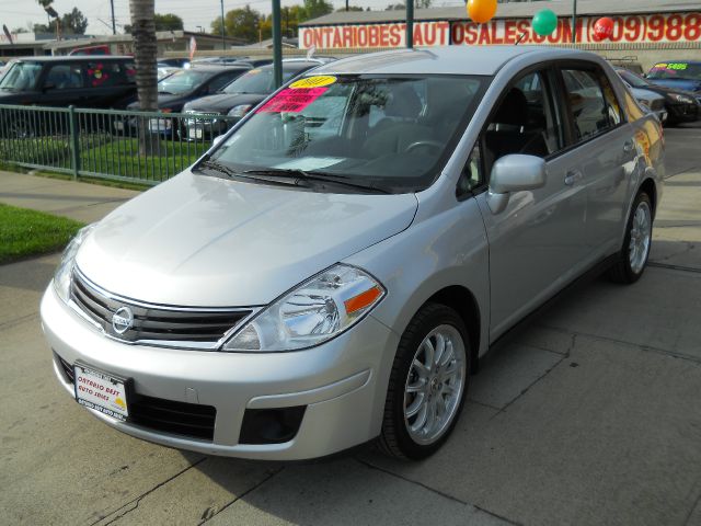 2011 Nissan Versa Crew Cab Standard Box 2-wheel Drive SLE