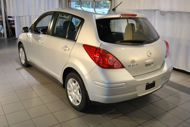 2011 Nissan Versa Carrera C4S