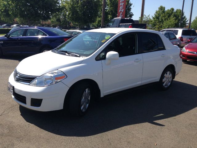 2011 Nissan Versa Crew Cab Standard Box 2-wheel Drive SLE