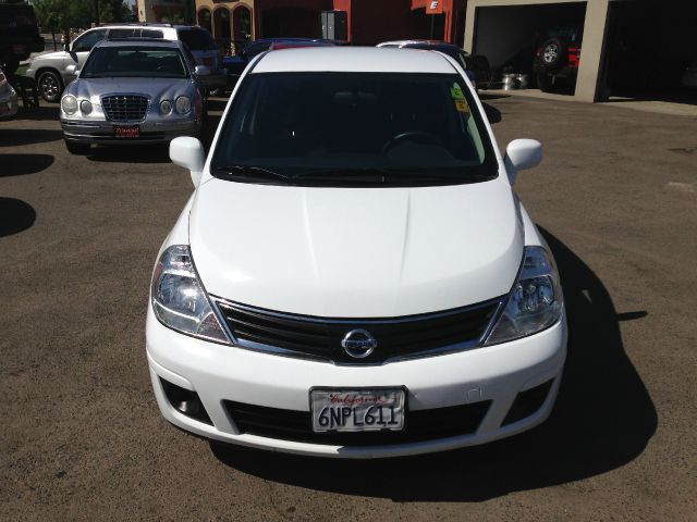 2011 Nissan Versa Crew Cab Standard Box 2-wheel Drive SLE