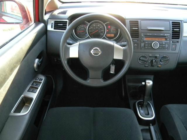 2011 Nissan Versa 1500 SLE 4WD