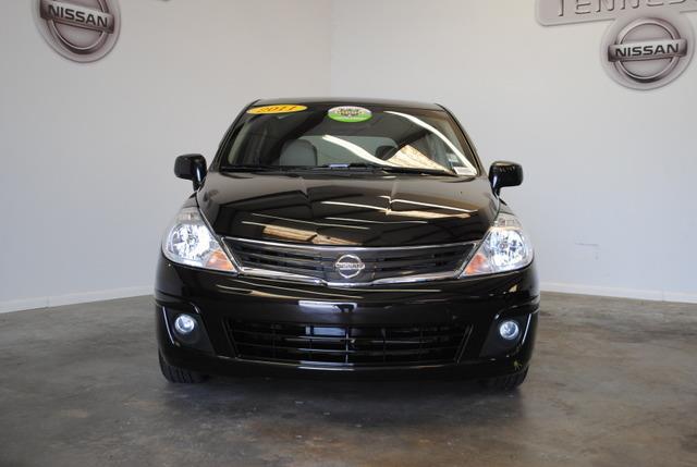 2011 Nissan Versa E43