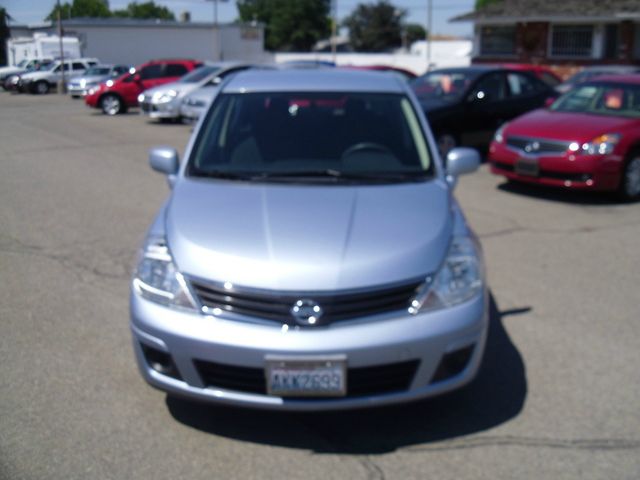 2011 Nissan Versa Carrera C4S