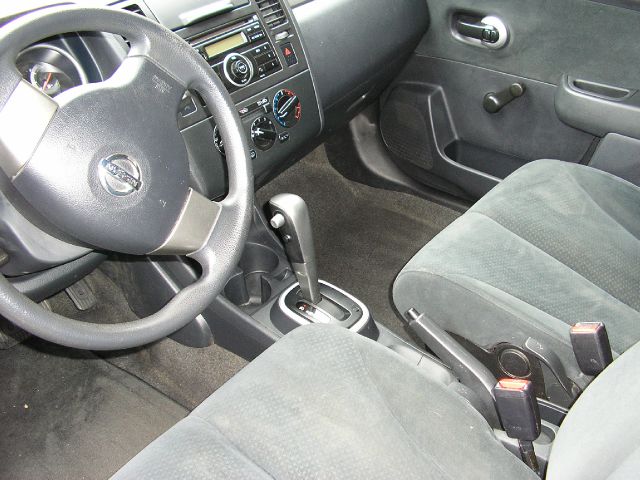 2011 Nissan Versa XR