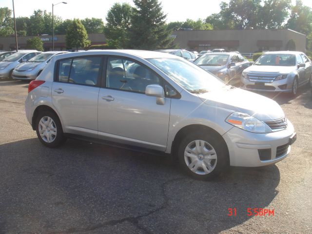 2011 Nissan Versa Carrera C4S