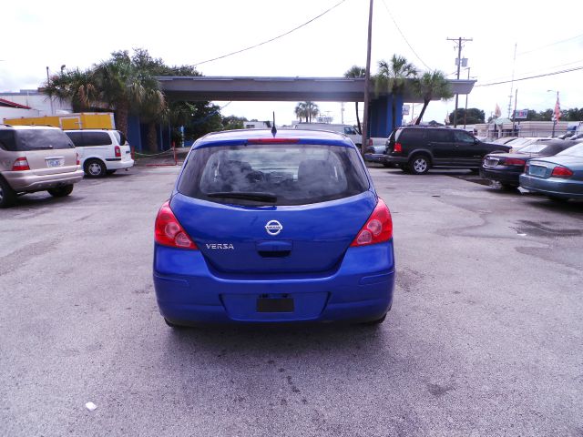 2011 Nissan Versa Carrera C4S