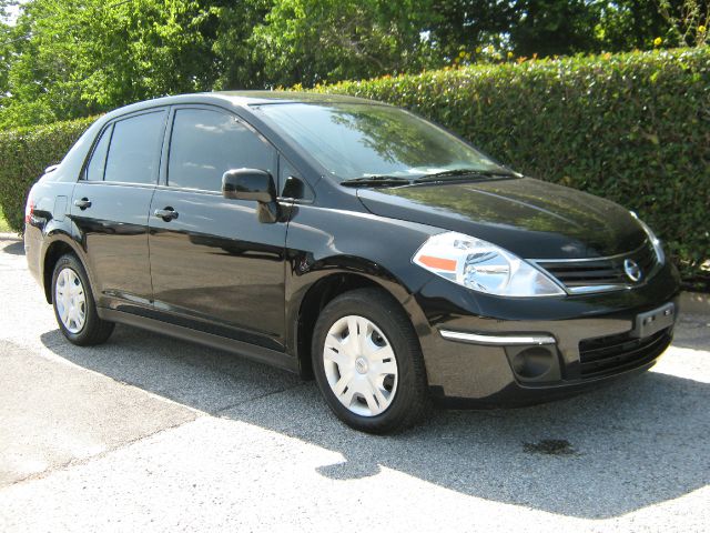 2011 Nissan Versa Crew Cab Standard Box 2-wheel Drive SLE