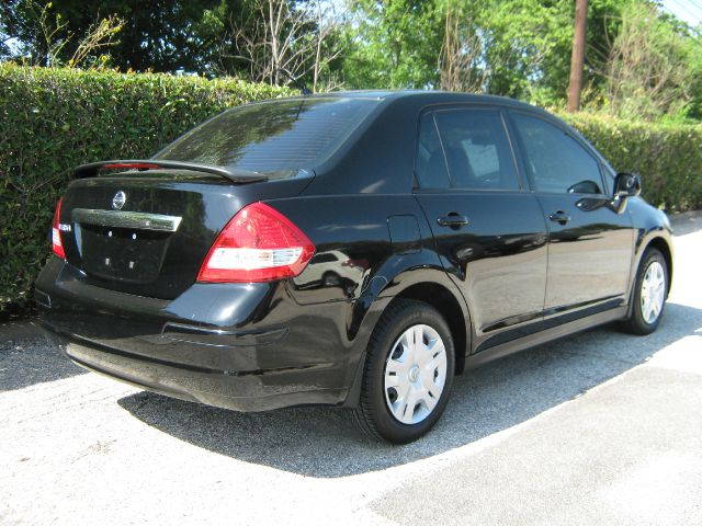 2011 Nissan Versa Crew Cab Standard Box 2-wheel Drive SLE