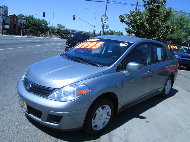 2011 Nissan Versa Crew Cab Standard Box 2-wheel Drive SLE