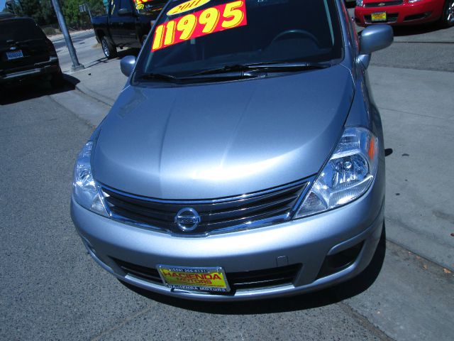 2011 Nissan Versa Crew Cab Standard Box 2-wheel Drive SLE