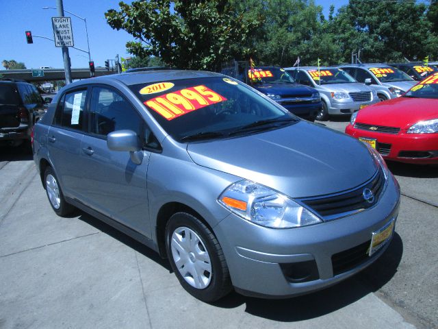 2011 Nissan Versa Crew Cab Standard Box 2-wheel Drive SLE