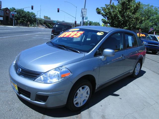 2011 Nissan Versa Crew Cab Standard Box 2-wheel Drive SLE