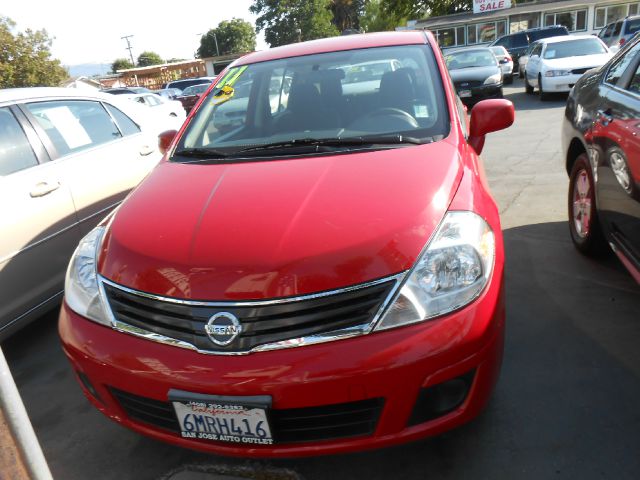 2011 Nissan Versa Carrera C4S