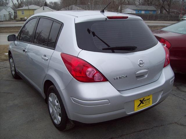 2011 Nissan Versa E43