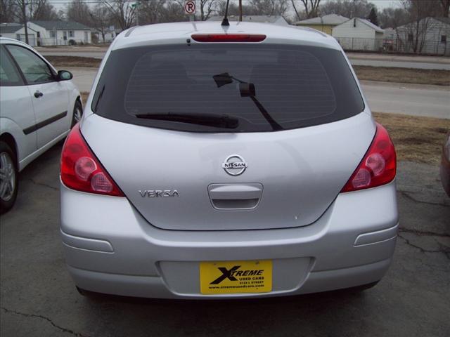 2011 Nissan Versa E43