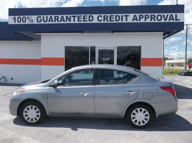 2012 Nissan Versa LT 5 1/4 Ft