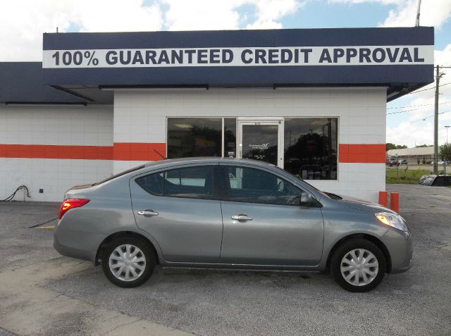 2012 Nissan Versa LT 5 1/4 Ft