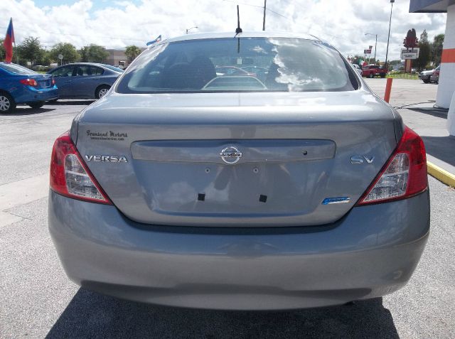 2012 Nissan Versa LT 5 1/4 Ft